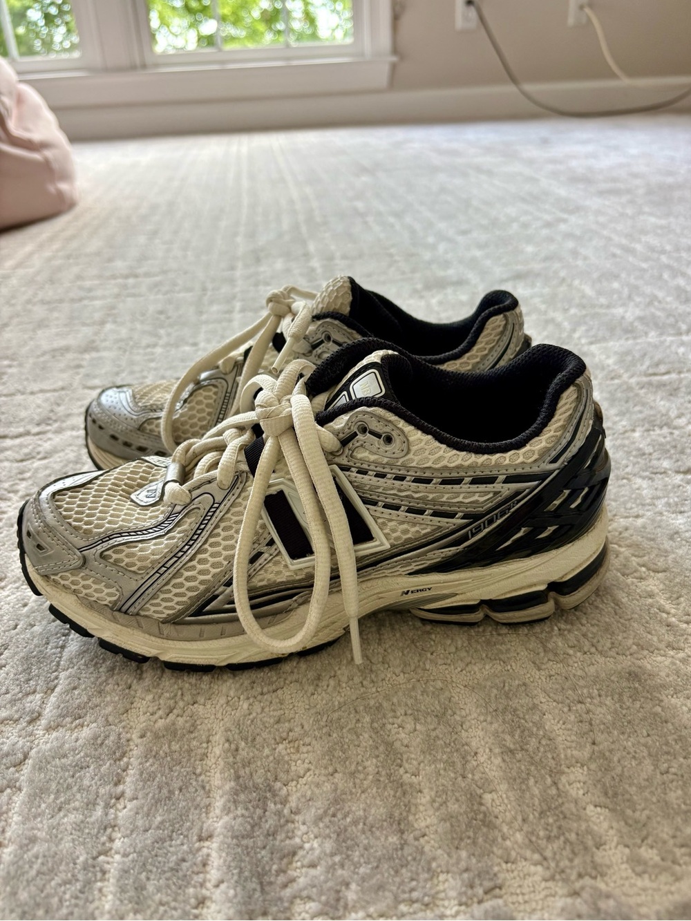 Women’s New Balance Sneakers - size 6 - Picture 1 of 7